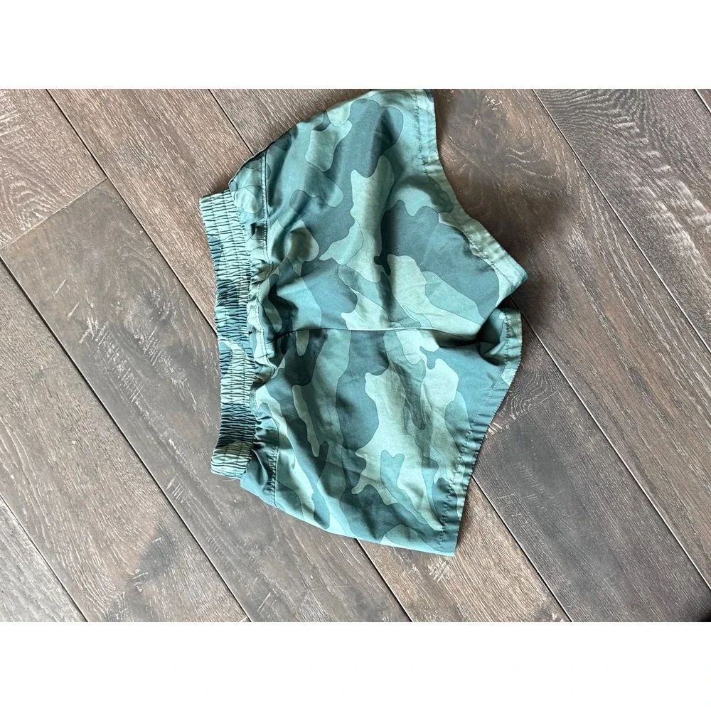 Old Navy camouflage shorts, girls size 10/12 excellent condition girl size large